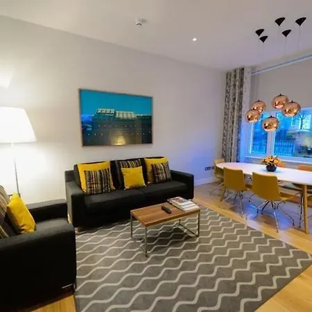 Merrion Hall Hotell 4*