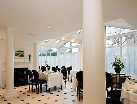 Hotell Merrion Hall 4*