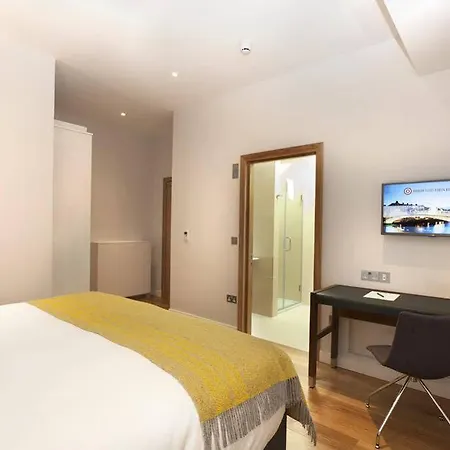 Merrion Hall Hotell 4*
