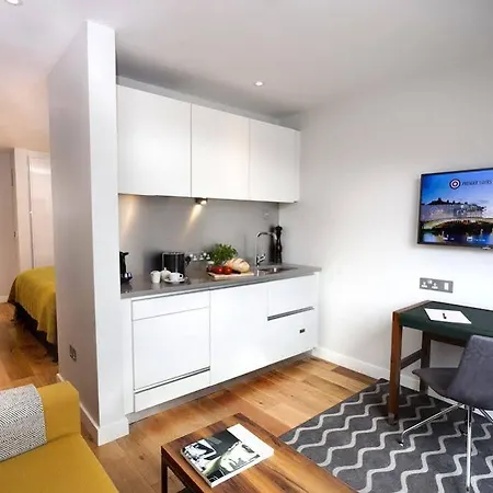 Merrion Hall Hotell 4*