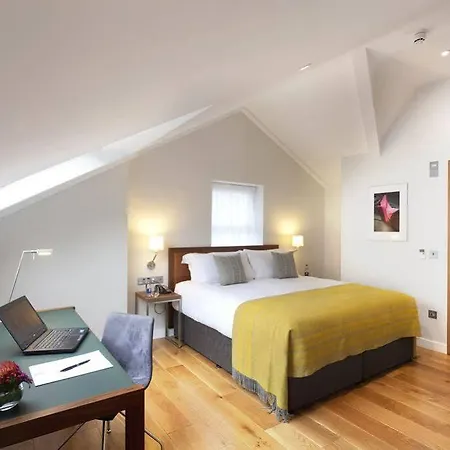Hotell Merrion Hall 4*